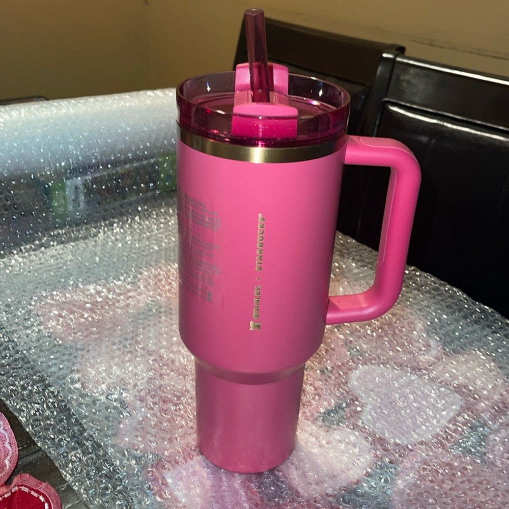 💗NWT💗 Stanley + Starbucks Holiday 2024 BERRY PINK Tumbler